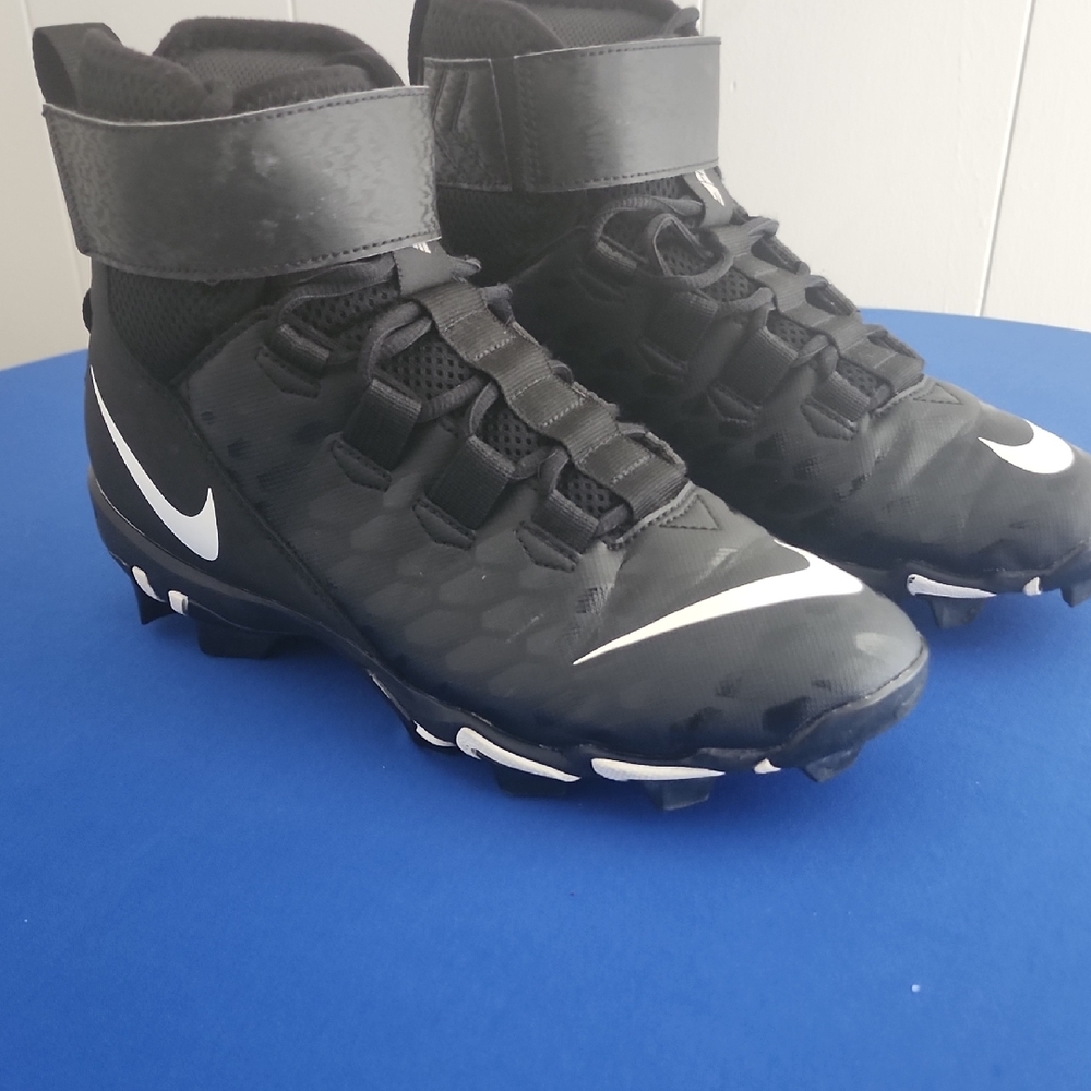 Nike FORCE Black and White football  Cleats